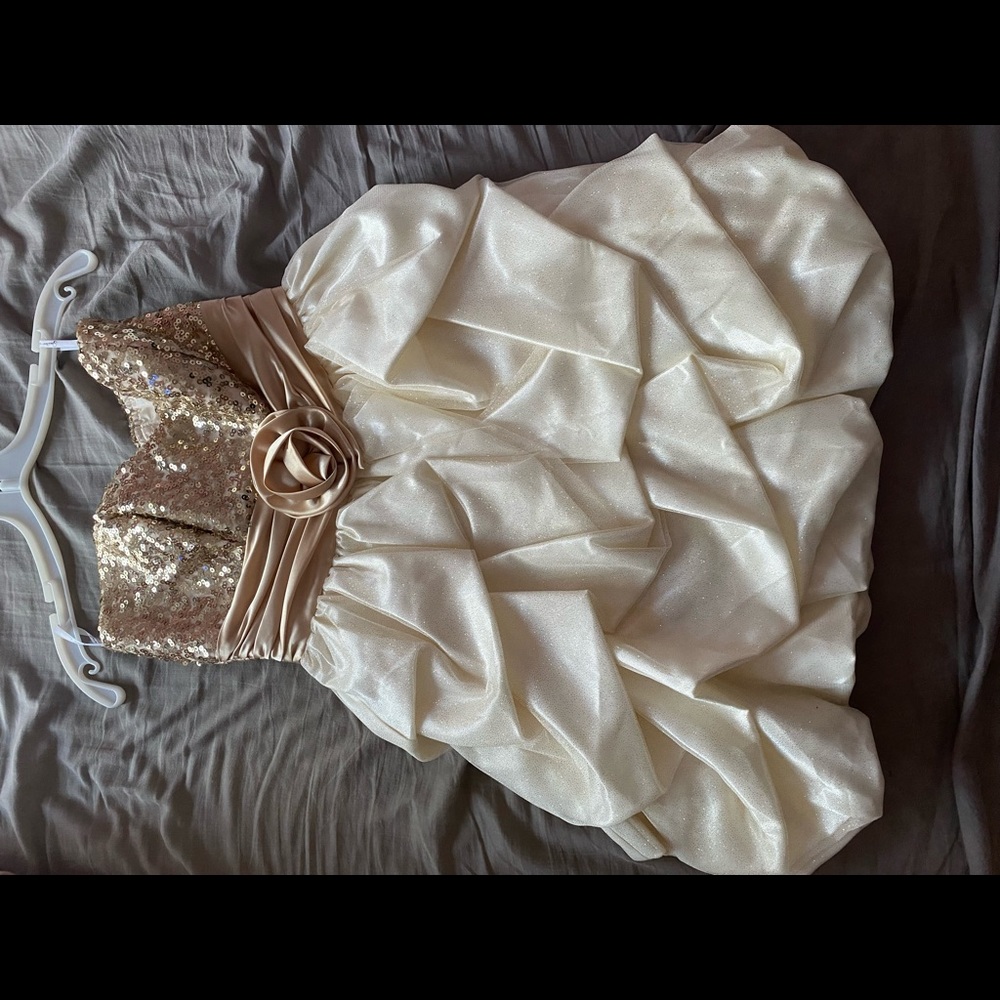 White and gold homecoming dress. Size 7
